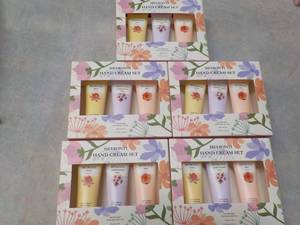 lot 199 image: 5 Meyronti Hand Cream Sets...