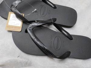 lot 232 image: Havanans Made in Brazil Flip Flops ...