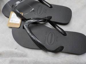 lot 233 image: Havanans Made in Brazil Flip Flops ...