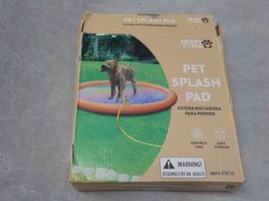 lot 287 image: Pet Splash Pad...