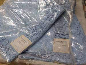 lot 297 image: Set of 3 Shaggy Rugged Border Bath ...