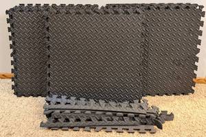 lot 25B image: Interlocking Foam Floor Tiles - Diamond Pattern, 26 Tiles & 19 Edge Strips