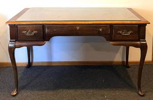 lot 41 image: Mersman Desk - Vintage Wood Writing Table with 3 Drawers with Removable Glass Top