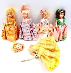 lot 46 image: 5 Vintage Fashion Dolls