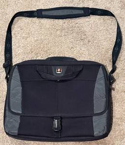 lot 59 image: Swiss Gear & Wenger Laptop Messenger Bag - Black Nylon & Padded Sleeve