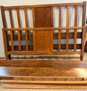 lot 60 image: Vintage Style Full Size Bed Frame - Wooden with Carved Center Panels