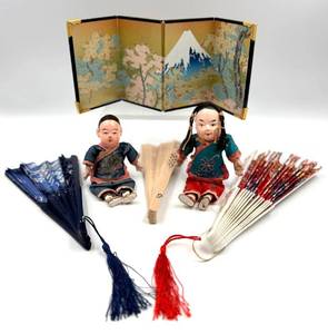 lot 70 image: Vintage Japanese Decor Set -2 Hina Dolls & Mt Fuji Folding Screen with 3 Hand Fans