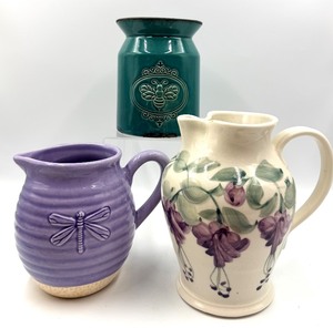 lot 110 image: Teleflora Dragonfly Pitcher- Teal Bee Jar - Floral Pitcher (3-Piece Ceramic Set)