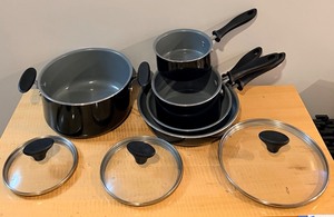 lot 112 image: Farberware Ceramic Nonstick 5-Piece Cookware Set