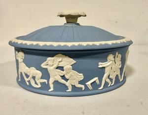 lot 2 image: Wedgwood Jasperware Trinket Box - In Original Box
