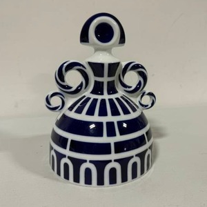 lot 36 image: Sargadelos Menina Porcelain Blue and White Hand Crafted Figurine