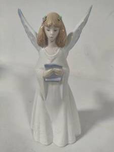 lot 37 image: Lladro Heavenly Melodies #6835