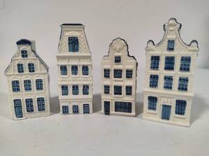 lot 46 image: Blue Delft Houses Exclusively Made for KLM by Bols