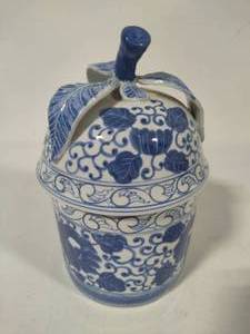 lot 64 image: Maitland Smith Pottery Cookie Jar