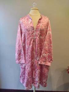 lot 86 image: Miss Elaine Zip Front Pink Paisley Robe (Size XL)