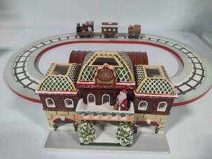 lot 107 image: Rare Villeroy & Boch Toys Village - Train Depot