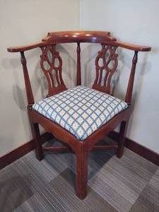 lot 97 image: Chippendale Style Corner Chair