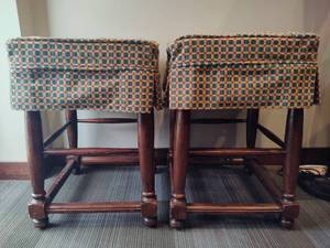 lot 99 image: Pair of Counter Stools