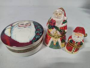 lot 122 image: Mikasa Trinket Box & Two Hinged Santa Trinket Boxes