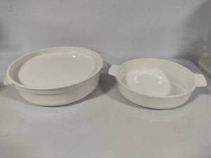 lot 135 image: Villeroy & Boch 9 and 11 Casserole Dishes (One wLid)