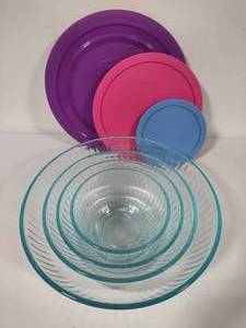 lot 142 image: Pyrex Glass Mixing Bowls  Lids