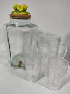 lot 144 image: Lemonade Jar & Opalhouse Plastic Pitcher & Glasses Set