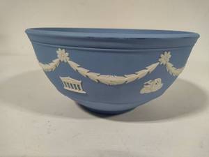 lot 151 image: Wedgewood Blue Jasperware Fruit Bowl