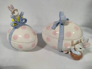 lot 164 image: Fitz & Floyd Easter Rabbit Pink Polka Dot Lidded Dishes