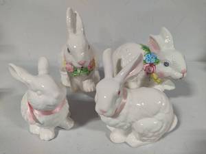 lot 167 image: Midwest Imports Ceramic Bunny Rabbits