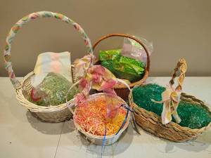 lot 170 image: Lot of Easter Baskets, Eggs & Grasses