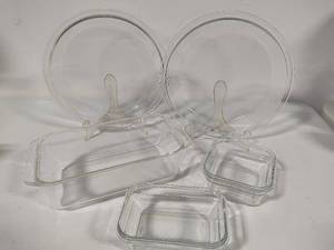 lot 143 image: Assorted Pyrex & Anchor Hocking Baking Dishes