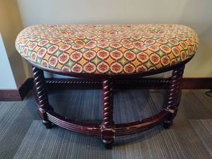 lot 199 image: Upholstered Spindled Leg Bench