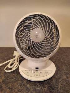 lot 197 image: Woozoo Occilating Table Top Fan