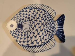 lot 190 image: Fitz & Floyd Ceramic Fish Trivet