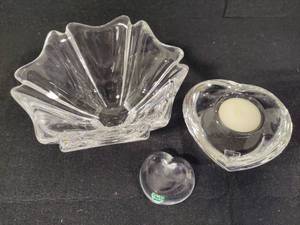 lot 214 image: Three Orrefors Crystal Decor Pieces