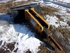 lot 7 image: Agrotk 750 Skidsteer Jack Hammer