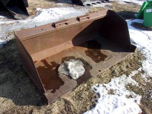 lot 11 image: Skidsteer 67 Material Bucket
