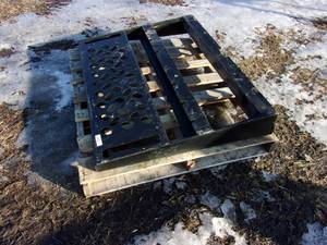 lot 24 image: Skidsteer Pallet Fork Back Plate (UNUSED)