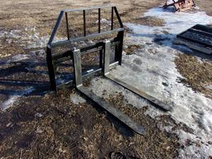 lot 25 image: Kivel Skidsteer 42 Pallet Forks (UNUSED)