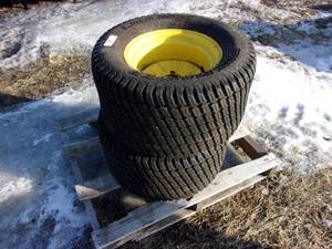 lot 30 image: Pair of Carlisle 24x12x12 Turf Tires