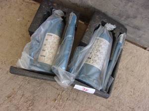 lot 74 image: Pair of Weber Hyd Bottle Jacks (UNUSED)