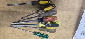 lot 21 image: Lots of 7 screw drivers ( USED)