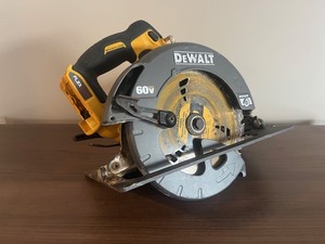 lot 40 image: Dewalt Saw
