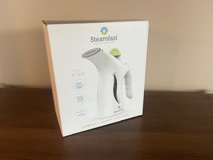 lot 23 image: Steamfast Fabric Steamer