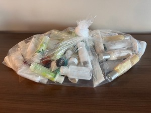 lot 19 image: Bag of Hotel Products