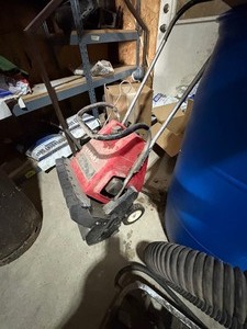 lot 34 image: s140 Toro snow blower