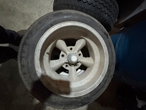lot 30 image: 4 alloy rims and tires cool old rims