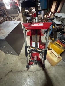 lot 18 image: Barnick 7200 Strut Sprin Compressor