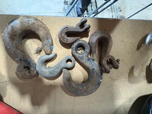 lot 69 image: 5 Chain Hooks