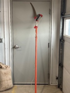 lot 96 image: Adjustable Pole Saw